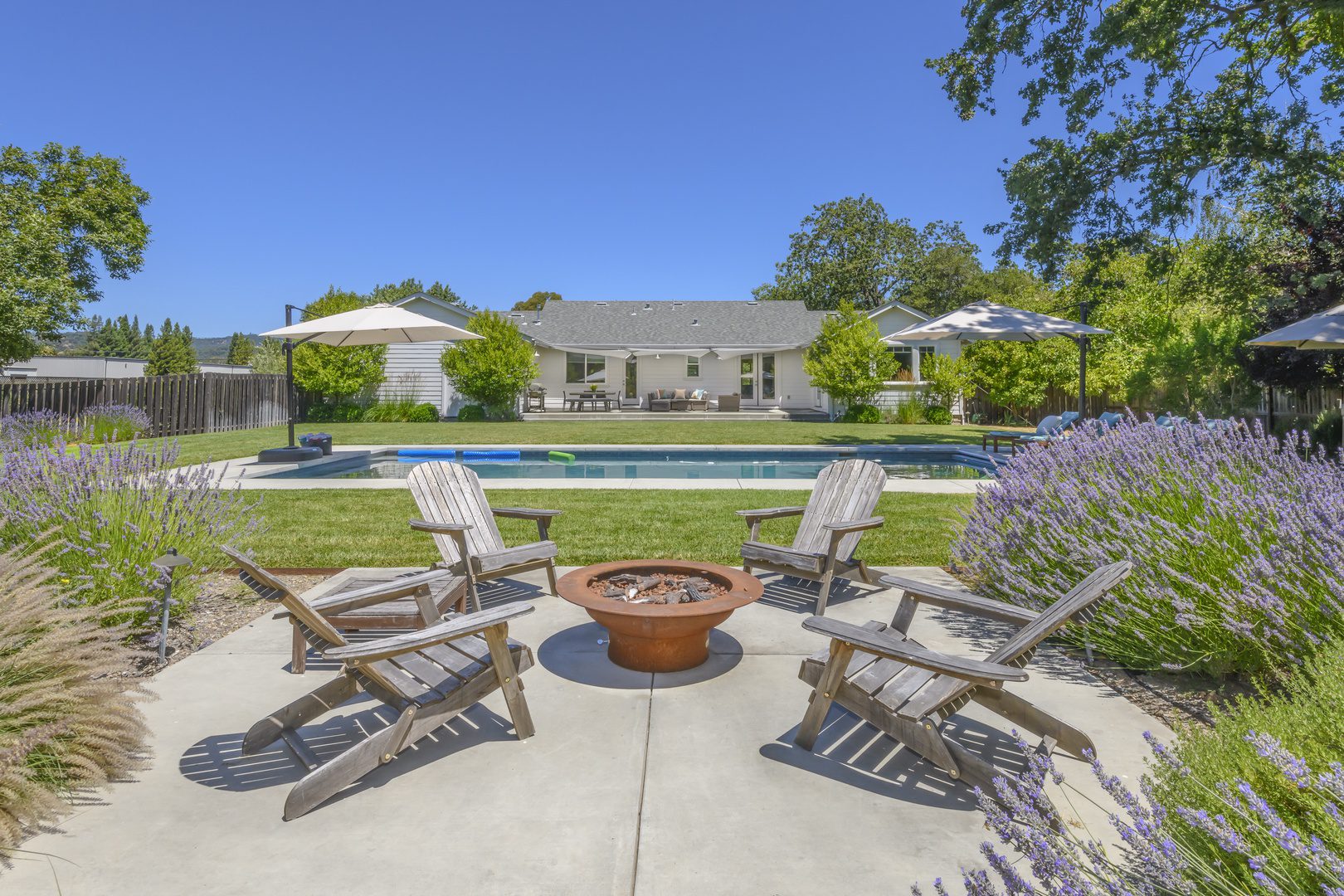outside poolside home in sonoma