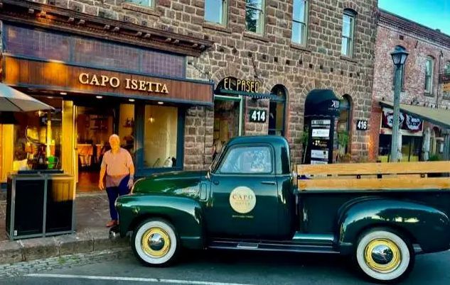 Capo Isetta with an antique green pickup outside